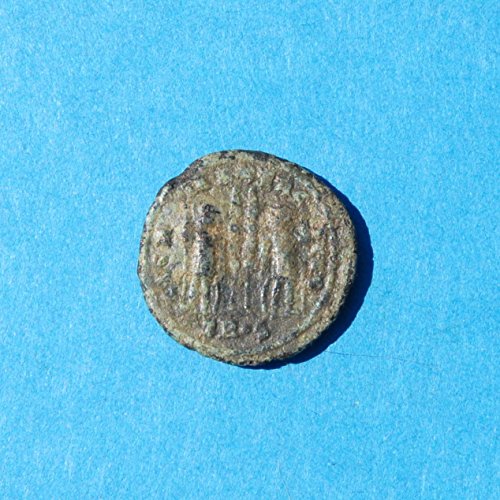 ТОВА е Римският Константин I, император от 306 до 337 година на нашата ера, 2 Войник, 2 Штандарта #12 Монета е Много добра